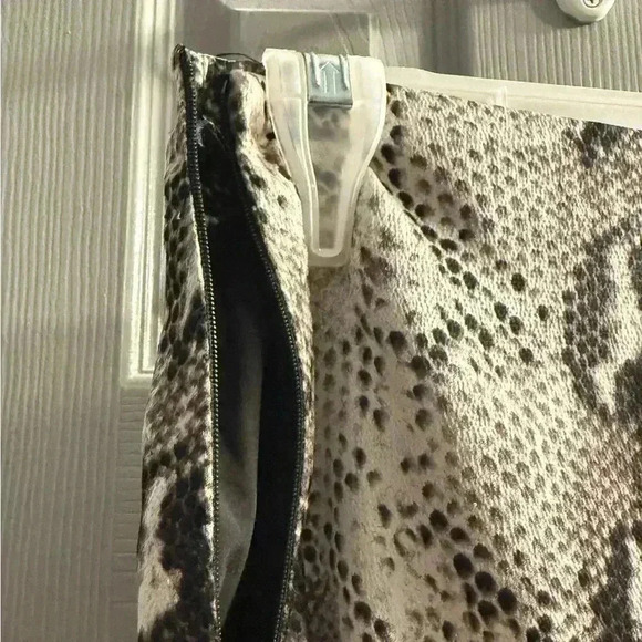 Sen reptile snakeskin print knee length skirt with lace split in front. Small - Picture 9 of 10